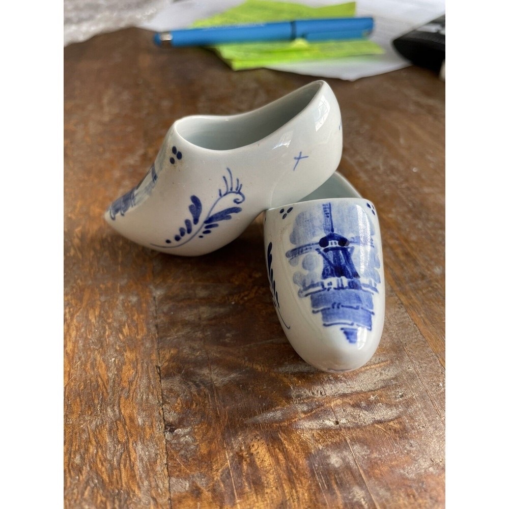 VG Pair Delfts Blauw Hand Painted Windmill Miniature Shoes Made in Holland #415